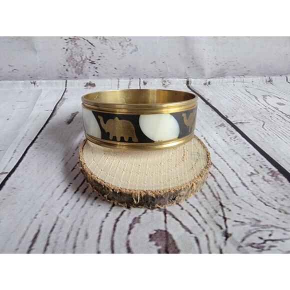 VINTAGE HANDMADE MOTHER OF PEARL BRASS ELEPHANT INLAY BANGLE BRACELET Boho Style - Picture 2 of 7